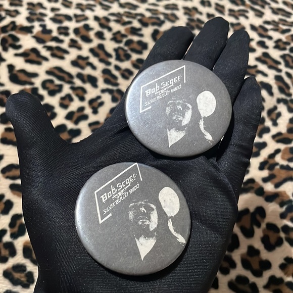 BOB SEGER 🎸 Vintage Rock Button Pin Pinback Rock Logo Collectible Silver Bullet - Picture 9 of 11